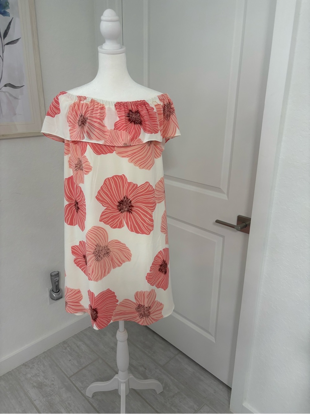 NWT Nine West Coral Floral Dress with Cream Base Size L
